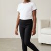BLACK COTTON RIBBED KNIT LEGGINGS.
